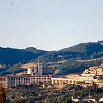 Casa Kennedy Assisi Views, 2 Baths & Easy Parking *