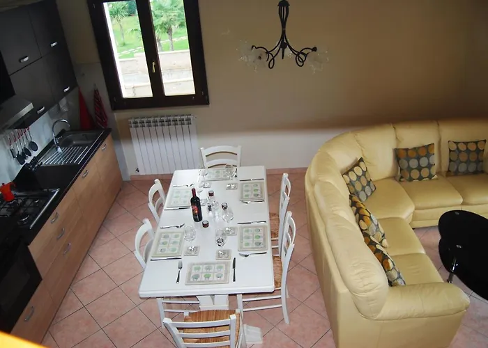 Casa Kennedy Assisi Views, 2 Baths & Easy Parking