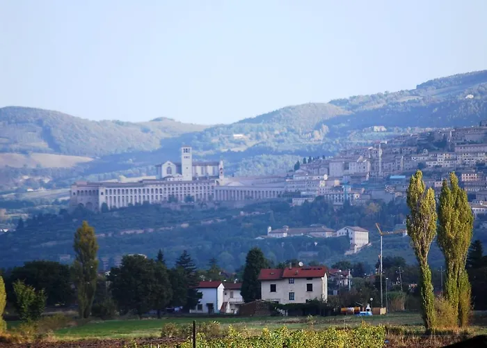 Casa Kennedy Assisi Views, 2 Baths & Easy Parking شقة