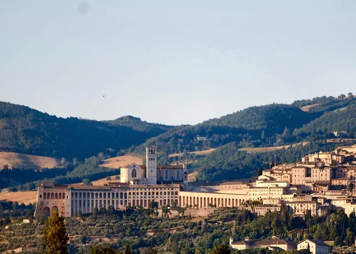 Casa Kennedy Assisi Views, 2 Baths & Easy Parking *