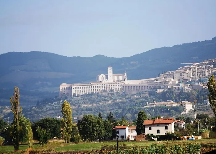 Casa Kennedy Assisi Views, 2 Baths & Easy Parking *