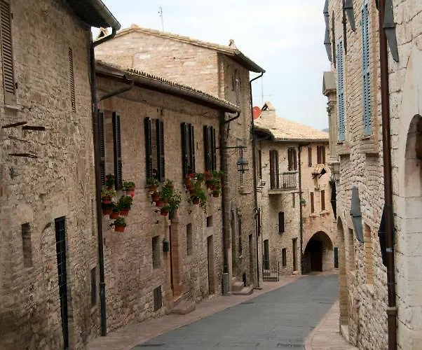 Casa Kennedy Assisi Views, 2 Baths & Easy Parking أسيسي