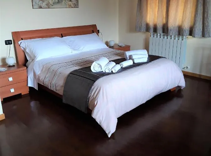 Casa Kennedy Assisi Views, 2 Baths & Easy Parking *